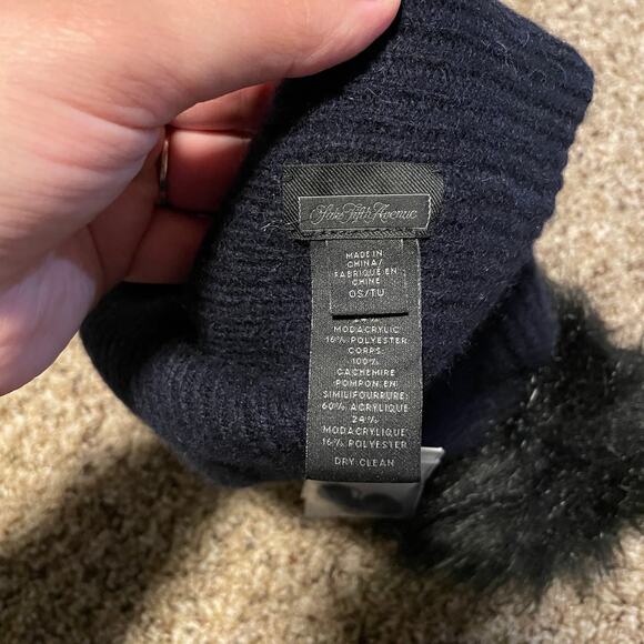 NWT Saks Fifth Avenue 100% Cashmere Beanie Navy Ribbed Black Pom Pom $110 NEW - Picture 6 of 8